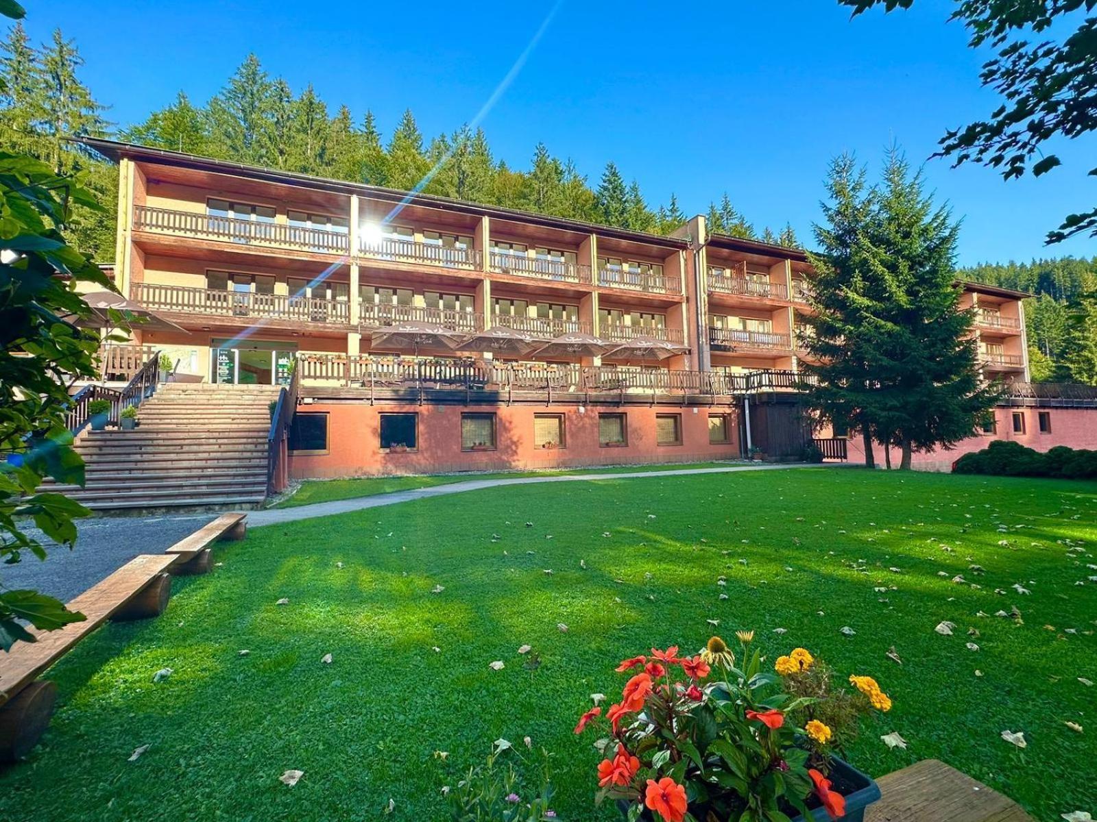 Papradno Horsky Hotel Podjavornik מראה חיצוני תמונה